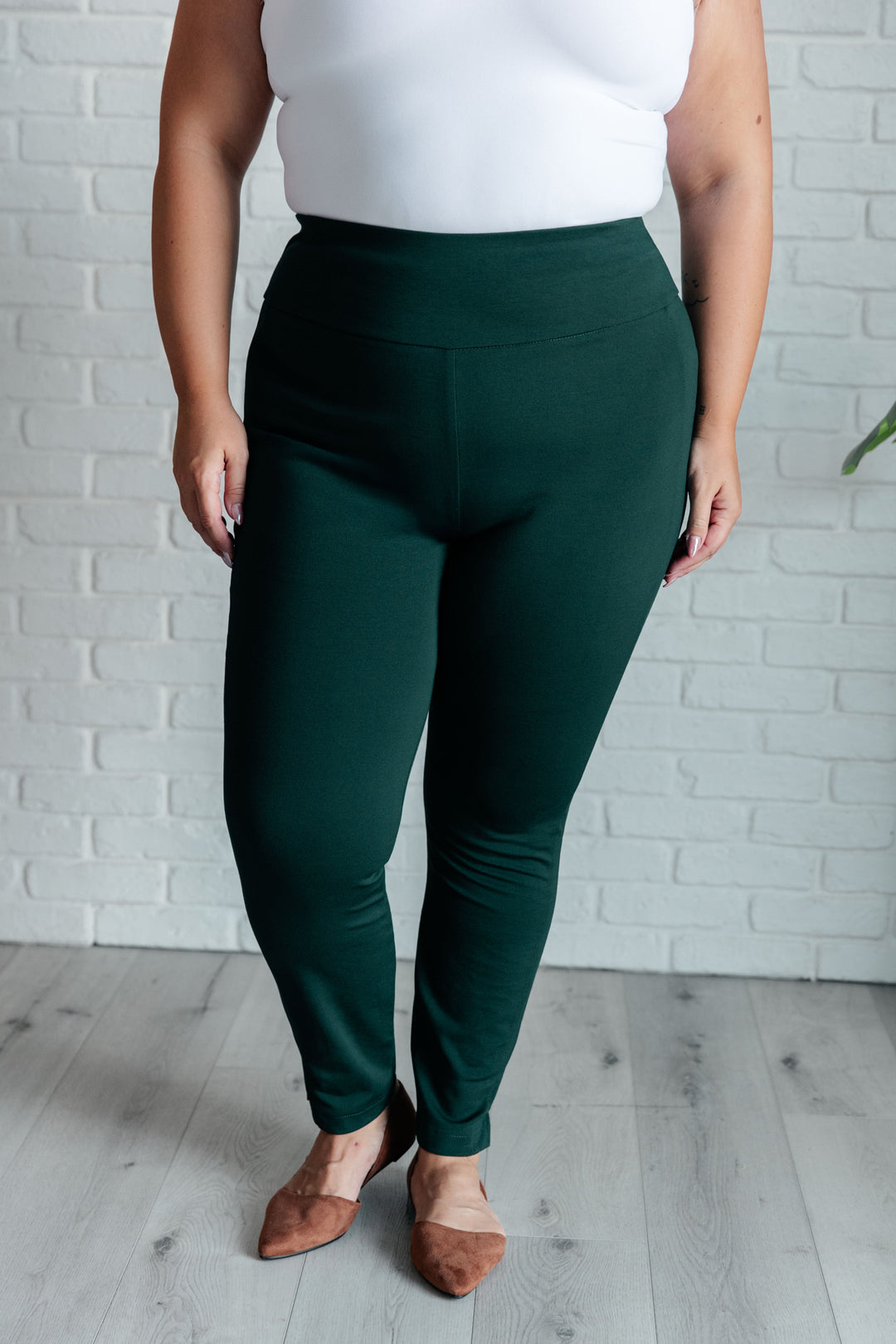 Magic Skinny 28" Pants in Hunter Green-Pants-Inspired by Justeen-Women's Clothing Boutique