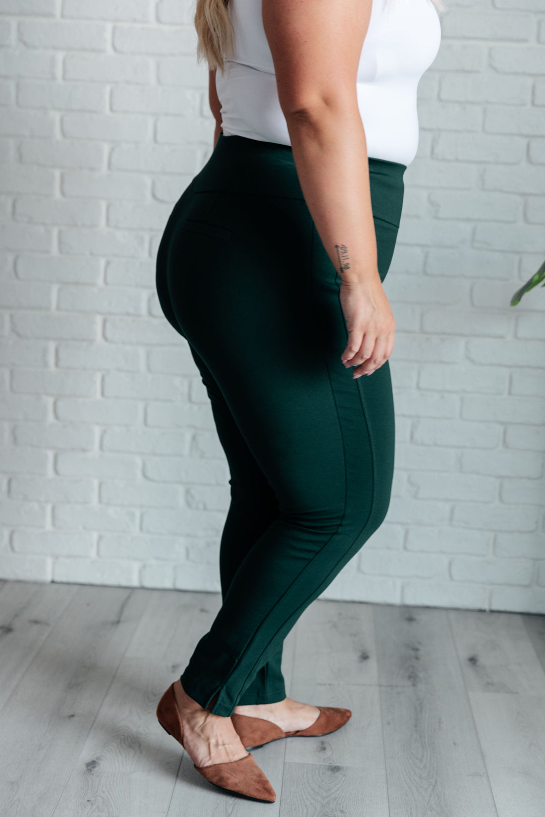 Magic Skinny 28" Pants in Hunter Green-Pants-Inspired by Justeen-Women's Clothing Boutique